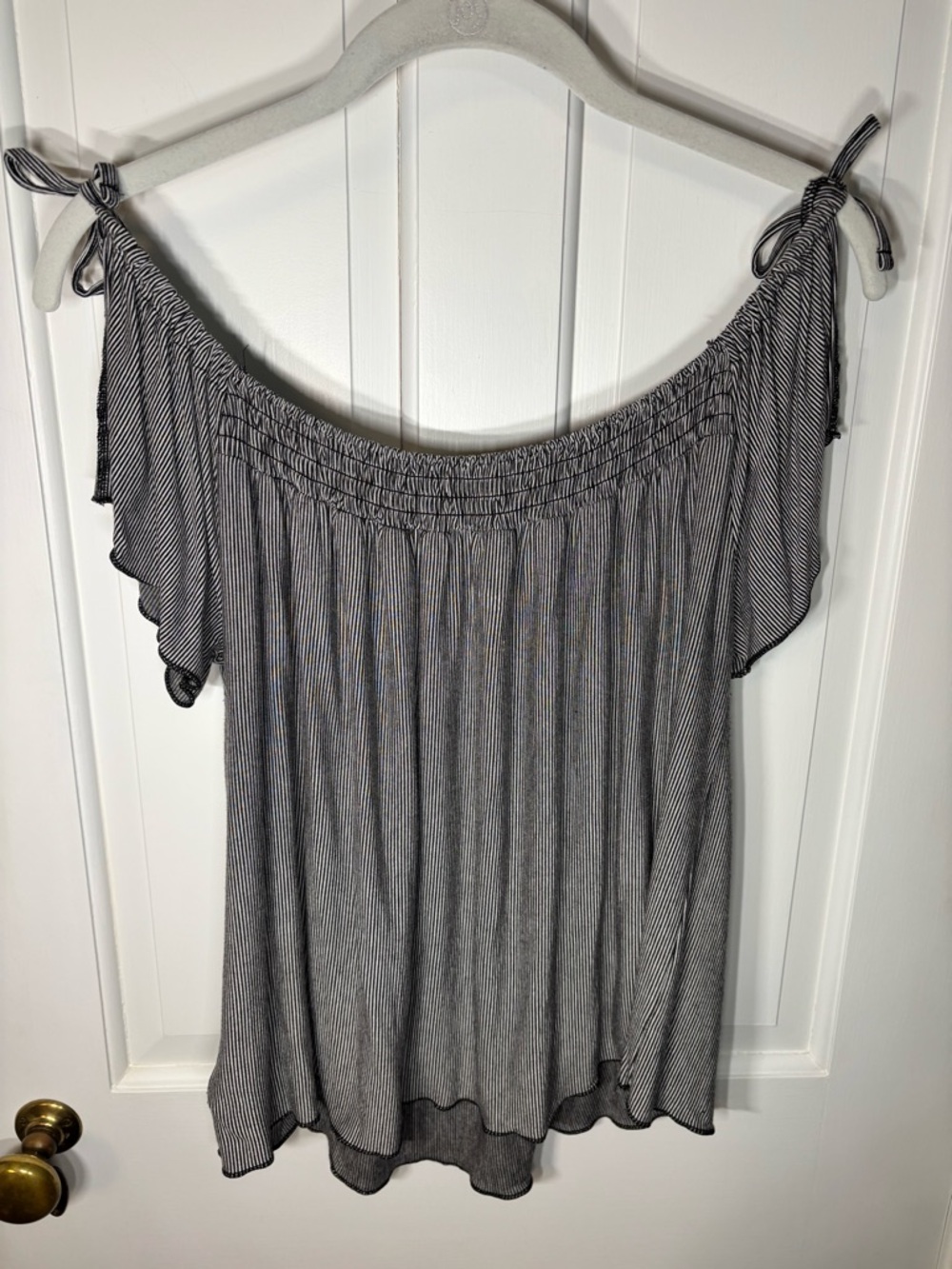 American Eagle Off-Shoulder Flutter Sleeve Women’s XL Black White Stripe Top - Picture 2 of 9